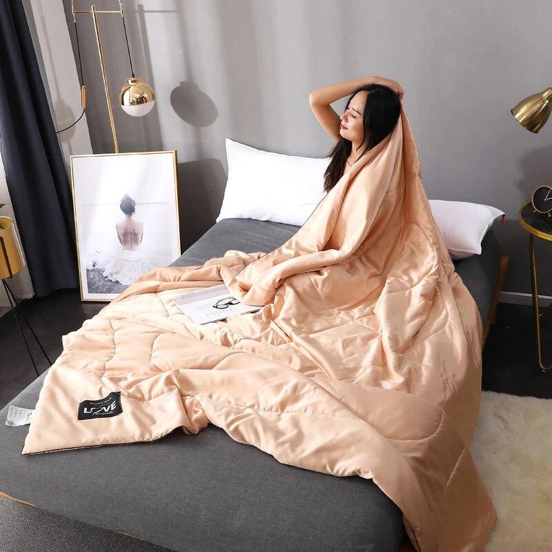 Luxury Emulation Silk Quilted Quilt Queen High End Spring Summer Satin Quilts Mechanical Wash Soft Comfortable Thin Comforter