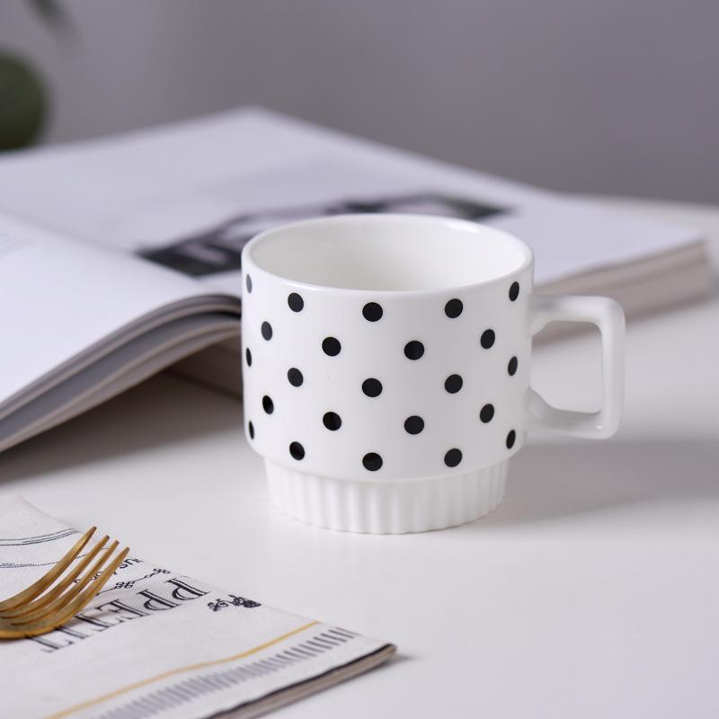 Nordic Simple Black and White Hepburn Style Ceramic Stacked Mug Mug Creative Office Water Cup Couple Mug Design Sense