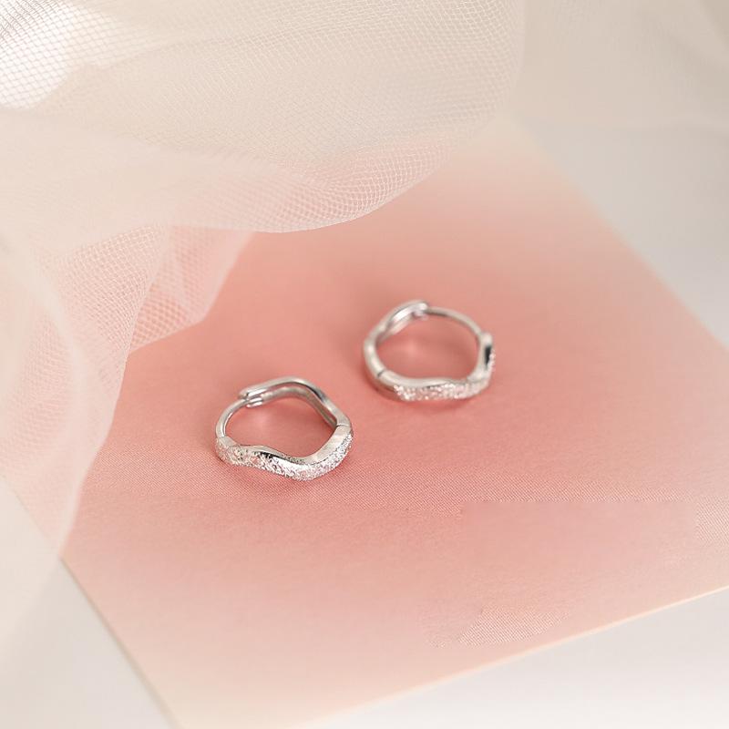 Wave Matte Ear Buckle Commuter Model Exquisite Texture Flash Sand Earrings Male Punk Style Round Stud Earrings