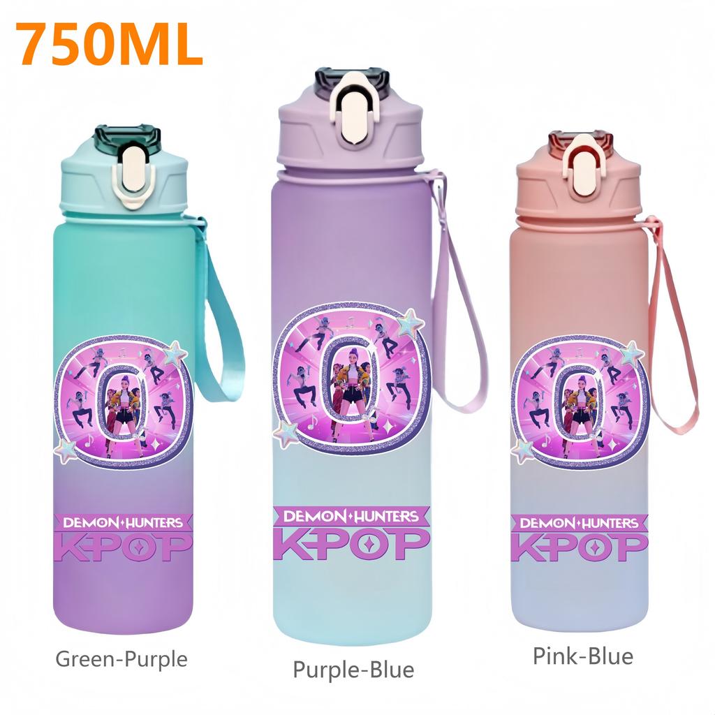 Спортивная бутылка для воды KPop Охотники на демонов с трубочкой Руми Мира Зои Мультяшная с принтом букв Портативная для питья на улице 750 мл с развлечениями для детей