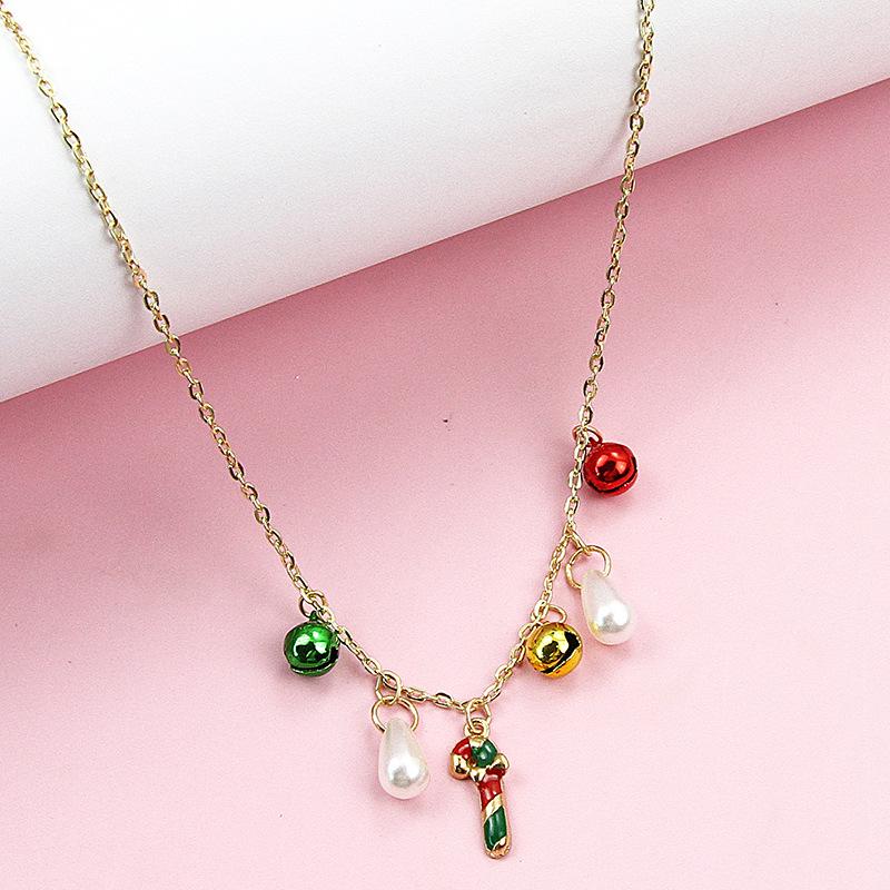 Роскошный кулон в виде красных и зеленых колокольчиков с белым жемчугом и дизайном в виде леденца