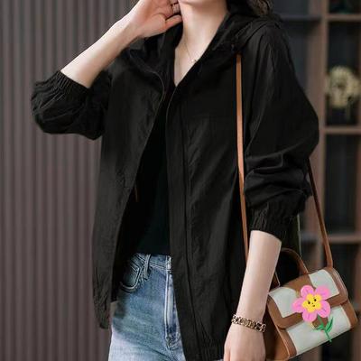 Легкая женская куртка с капюшоном, идеально подходящая для повседневной носки