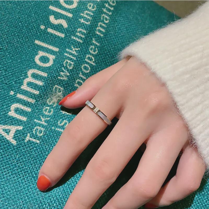 Корейское кольцо из титановой стали с двумя бриллиантами и белым перламутром из 18-каратного розового золота для женщин - модное универсальное кольцо на указательный палец