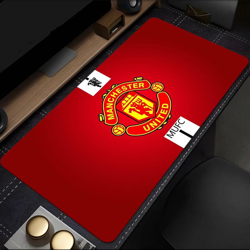 Manchester United Crest mouse pad, rubber base, esports desk mat, mouse pad for gamers and office use, gaming desk , easy to clean mat
