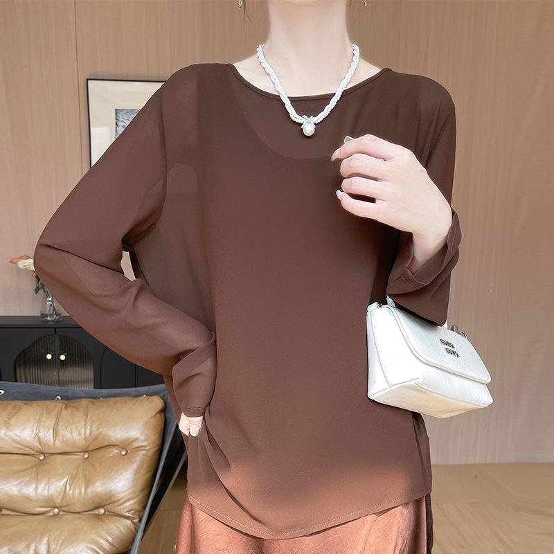 The New Niche Design of The Slightly Transparent Smock Is Fashionable and Versatile, with A Round Neck and A Light Air-conditioned Shirt