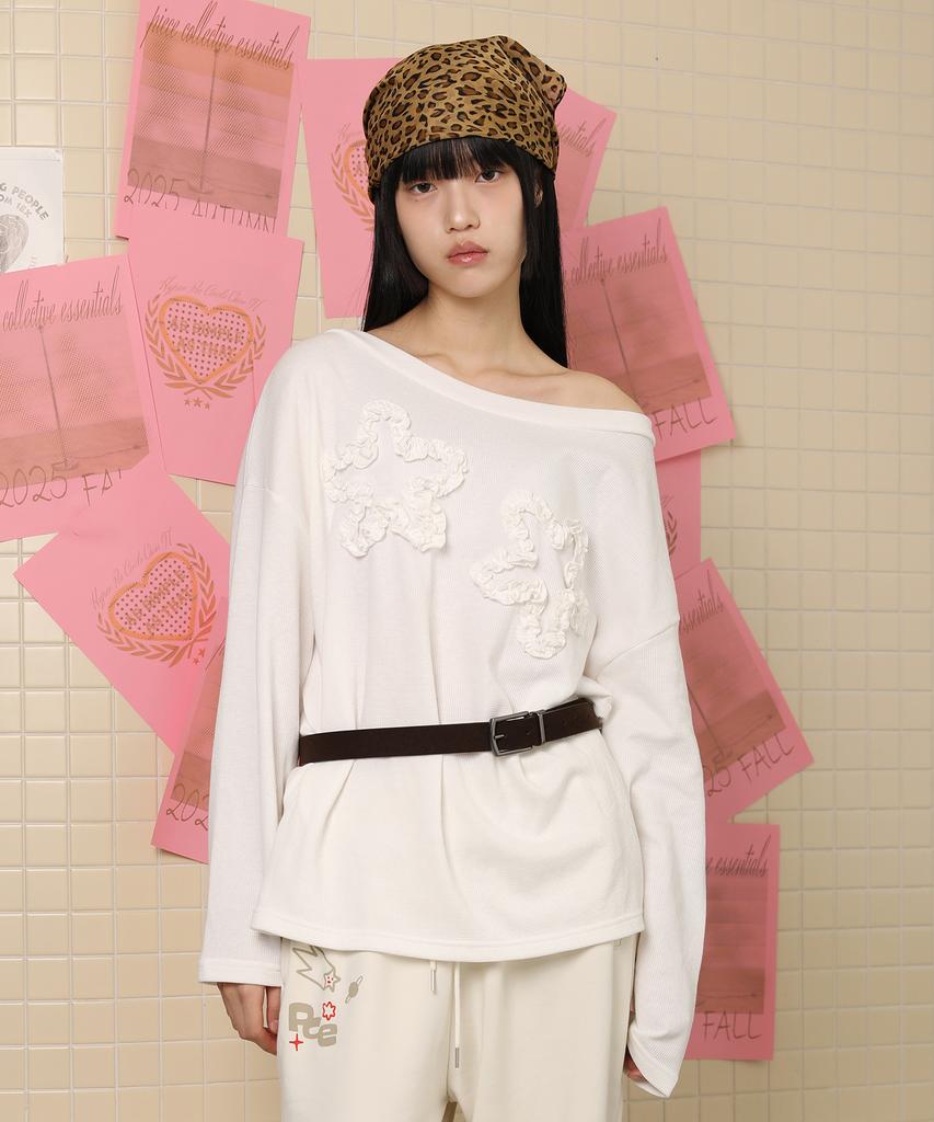 PEACE MAKER Flower Off-Shoulder Waffle Ls (White)