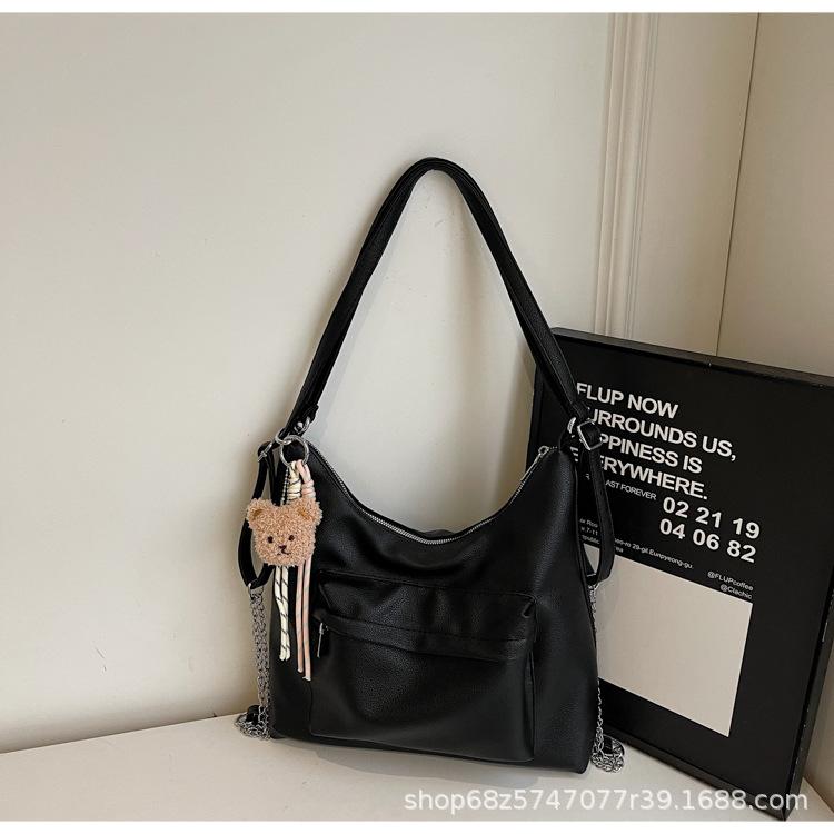 2025 Korean version of the new large-capacity shoulder bag women's versatile niche retro underarm bag casual commuter tote bag