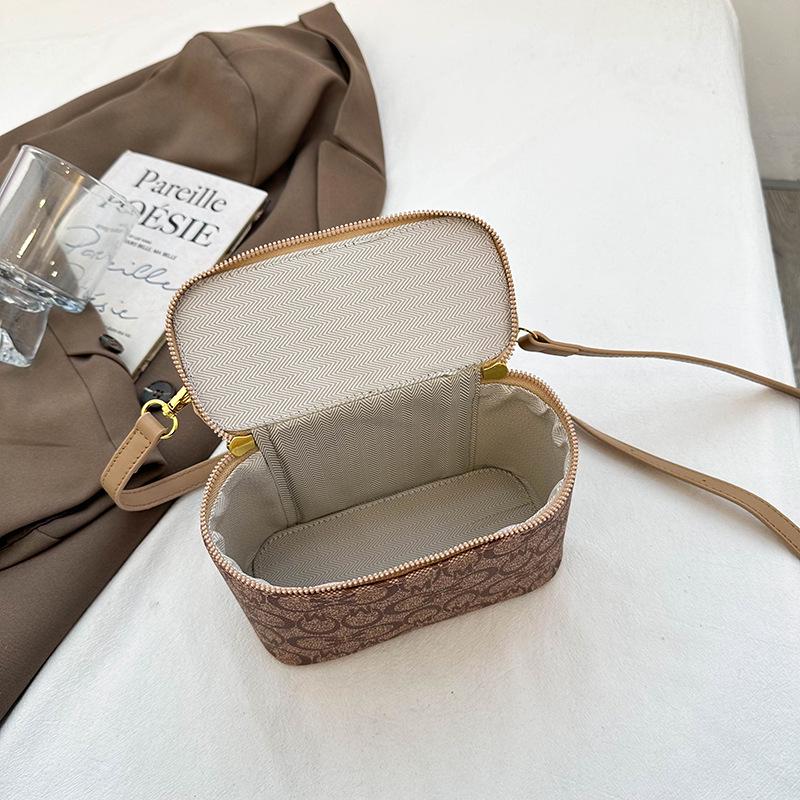 Зимняя мини-сумка кроссбоди на цепочке 2026 года для женщин