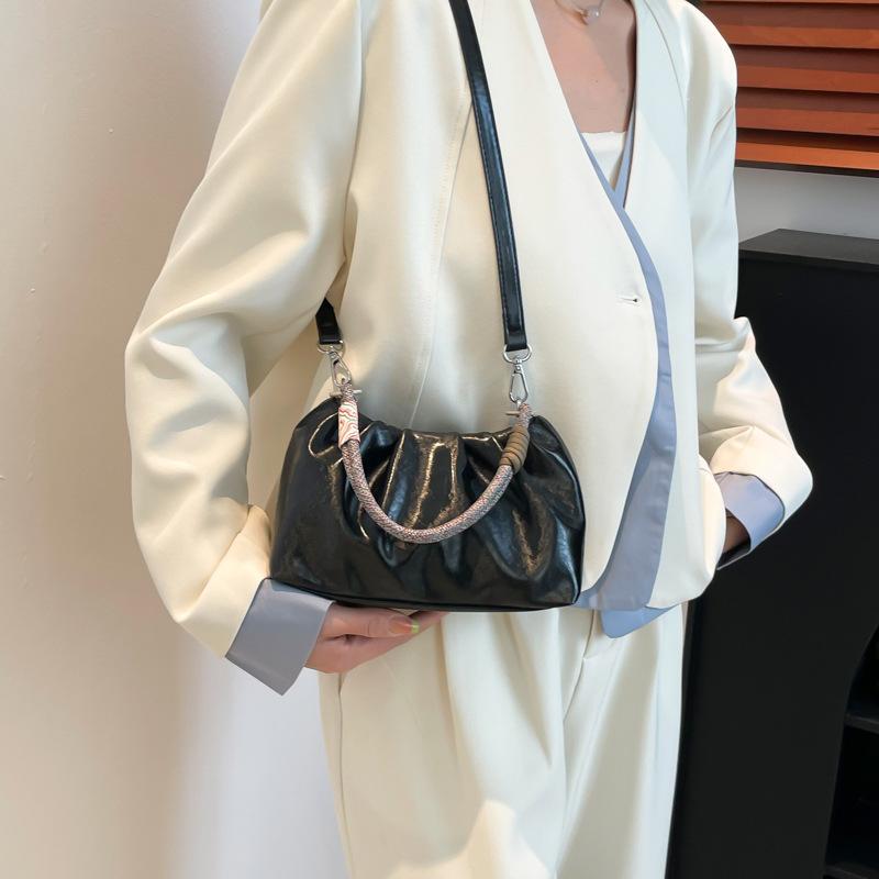 2025 new pleated handbag bag women's high-end sense niche versatile messenger cloud bag texture fashion shoulder bag