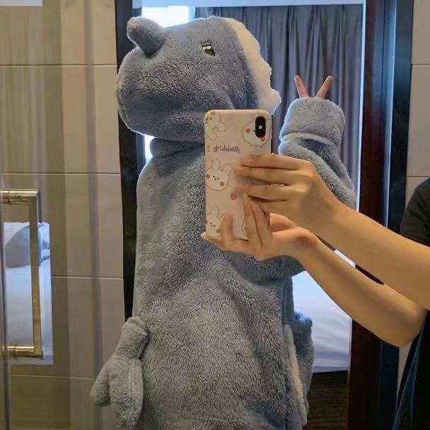 Женская милая пижама с капюшоном в виде акулы: Утолщенный коралловый флис для тепла, идеально подходит для зимнего отдыха и ношения на улице.