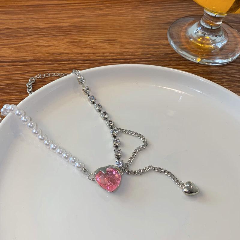 Элегантное жемчужное ожерелье: Современный дизайн, легкая роскошь, стиль ниши, универсальная цепочка на ключицу для женщин 2025.