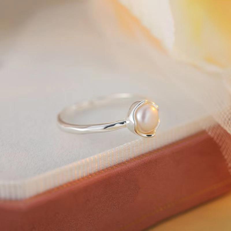 Кольцо с жемчугом женское легкое роскошное нишевое дизайн высокое чувство моды простое темпераментное индивидуальное открытое кольцо на указательный палец