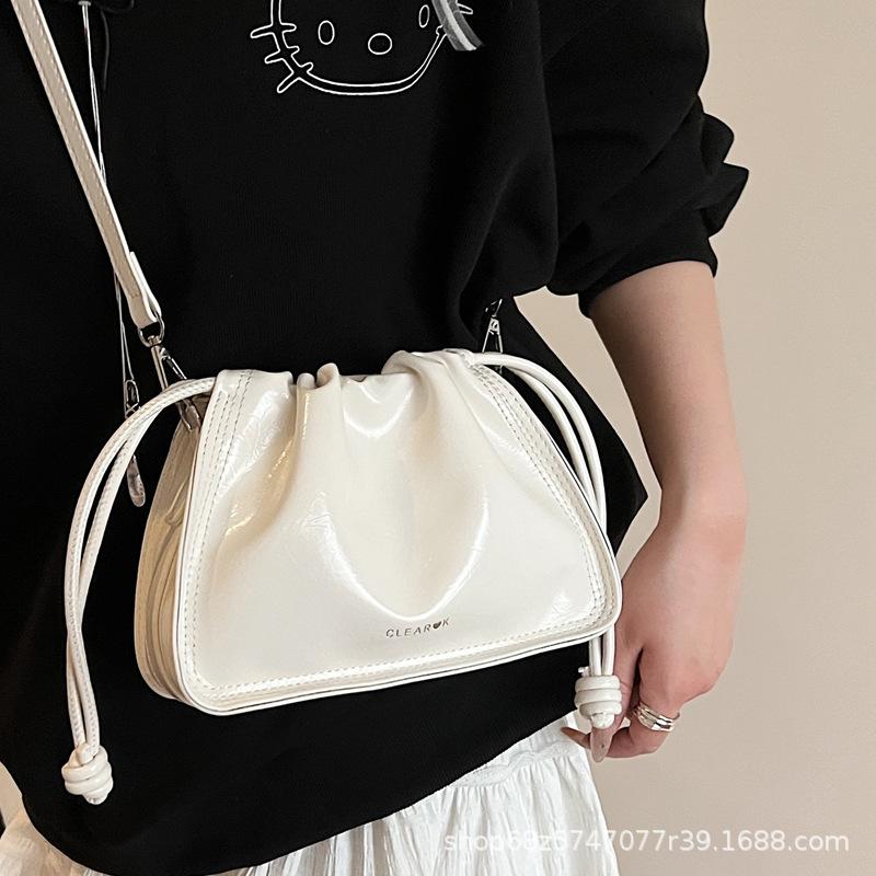 Korean Version Ins Chain Small Bag Women's 2025 New Foreign Style Pleated Hand Bucket Bag Commuter Shoulder Messenger Bag
