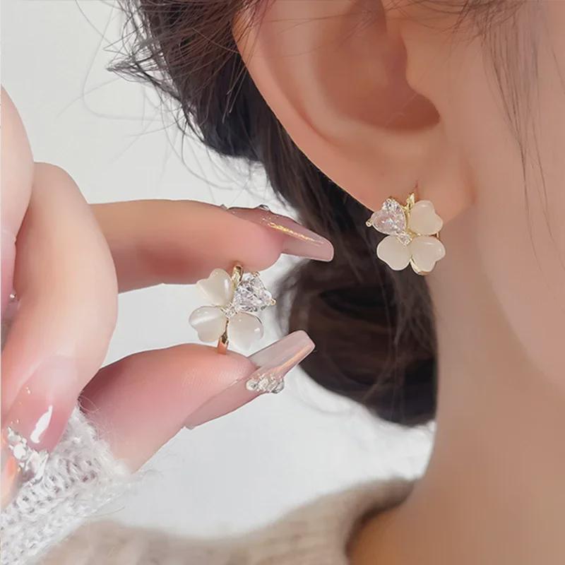 TikTok Viral Cat's Eye Four-Leaf Clover Earrings - Unique Design with Heart Zircon, Exquisite Style Celebrated Online.