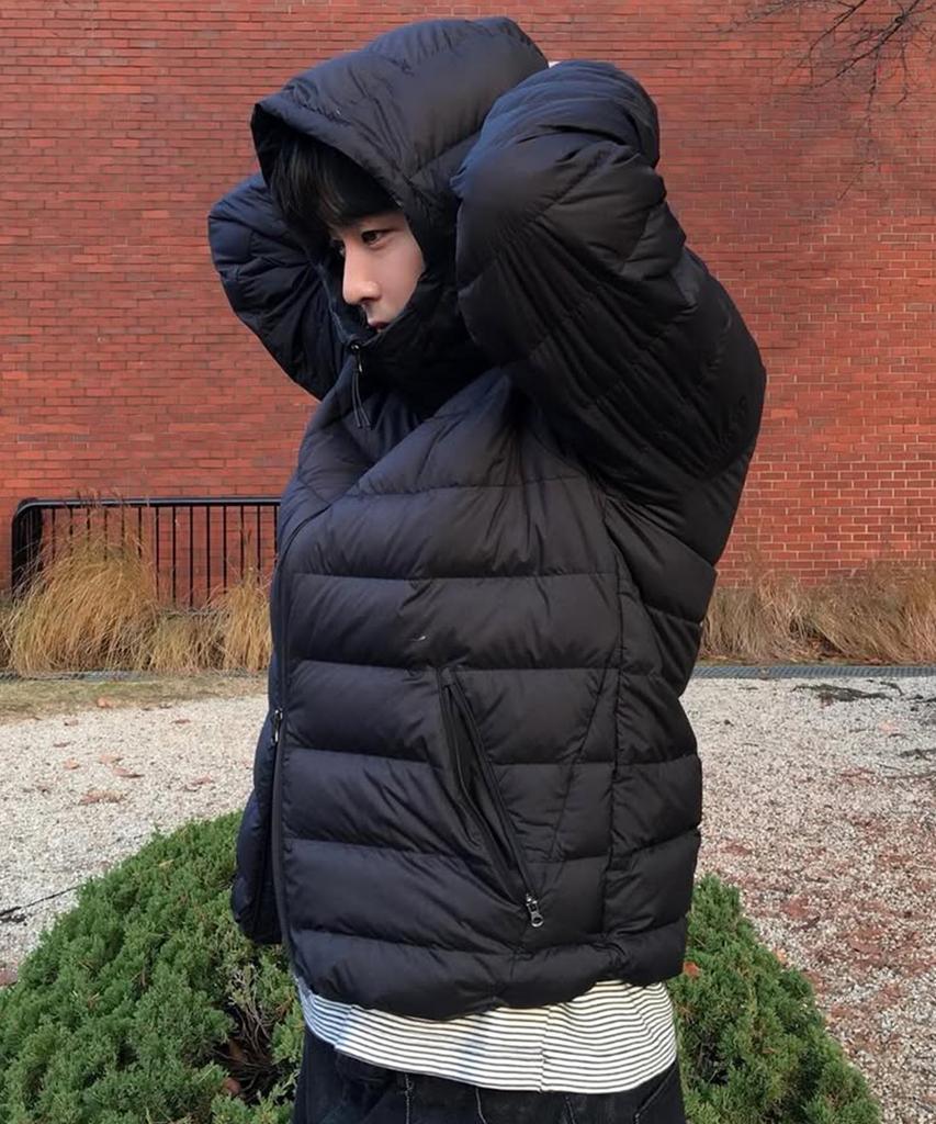 Куртка Costume O’Clock [Версия с утиным пухом] Легкая утепленная куртка с капюшоном на утином пуху Черная Coosjp051Black