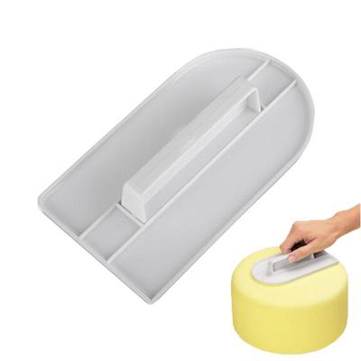 Инструмент для разглаживания помадки и крема для торта - самодельный скребок