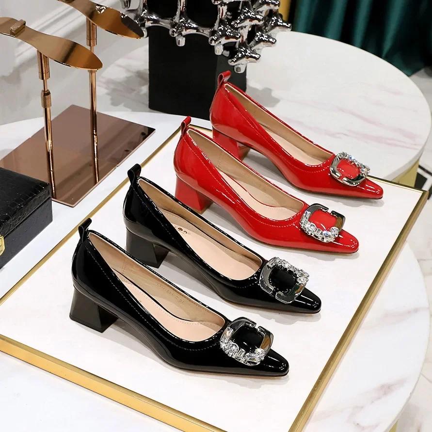 BIGTREE Женские туфли на квадратном каблуке 4 см Классические туфли с острым носком Лакированная кожа Украшения из кристаллов Легкие формальные женские туфли-лодочки