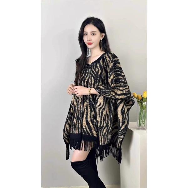 Maillard Wears A Vintage Design Niche Plaid Splicing Cape Fringed Shawl Sleeveless Granular Velvet Thick Coat