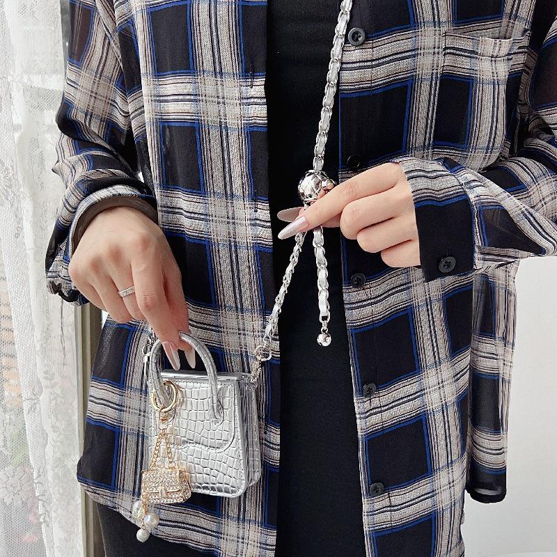 Чехол-кроссбоди с подвеской для Samsung Z Flip7 с текстурой аллигатора, противоударный