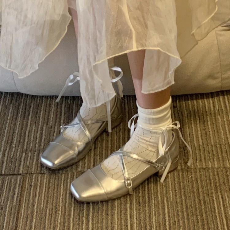 Французские серебряные одинарные туфли Xiaoxiangfeng женские 2024 весна новые сказочные универсальные легкие ретро универсальные туфли Мэри Джейн