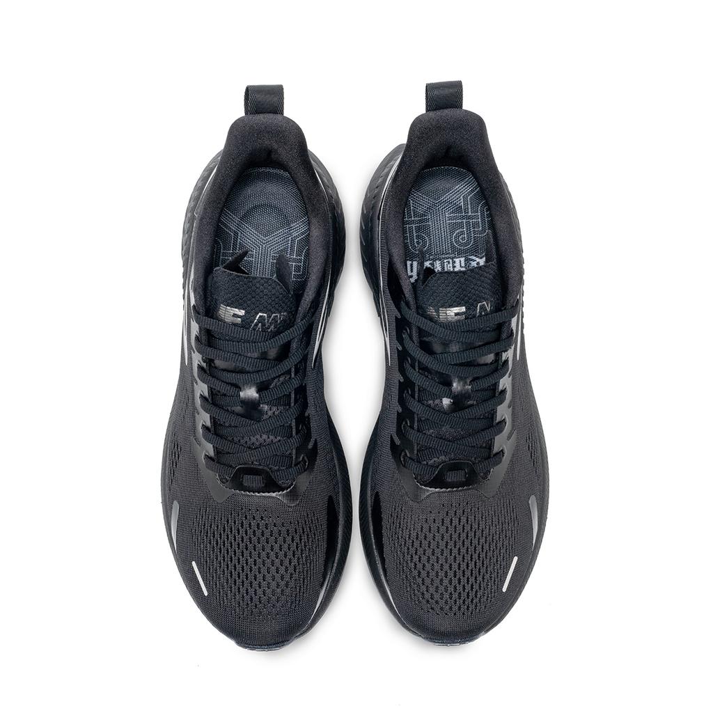 Мужские кроссовки ONEMIX на амортизирующей подошве