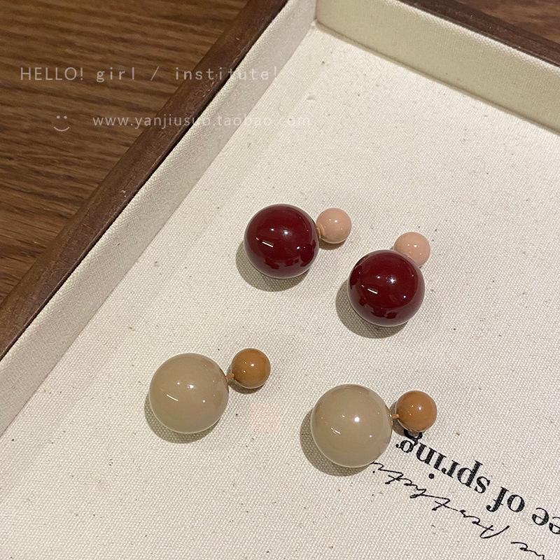 Женские высококачественные двухцветные серьги-шарики: Универсальный и стильный для осени и зимы