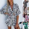 Европейский и американский летний повседневный комбинезон с V-образным вырезом и принтом: Женские шорты с короткими рукавами и широкими штанинами
