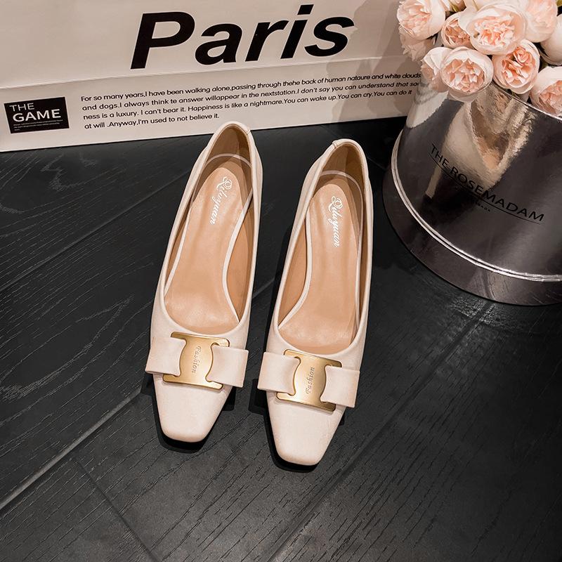 Туфли на высоком толстом каблуке, с высоким чувством стиля, новая коллекция 2025, женская обувь Хуэйчжоу, весенне-осенние туфли из мягкой кожи, женские туфли с французским квадратным носком
