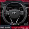 Натуральная кожаная оплетка руля для Toyota Camry 2006-2022 - Всесезонная универсальная посадка с замшей из углеродного волокна