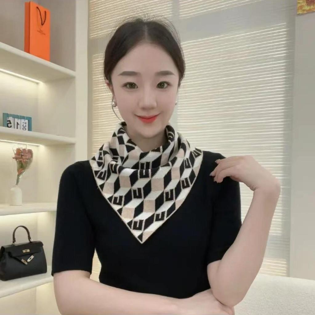 2025 Women's Versatile Silk Triangle Scarf: Warm Double-Sided Snood & Neck Warmer for Autumn/Winter