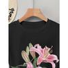 Европейские размеры Женская футболка с элегантным цветочным принтом - Черная повседневная футболка с коротким рукавом с розовыми лилиями и зелеными листьями