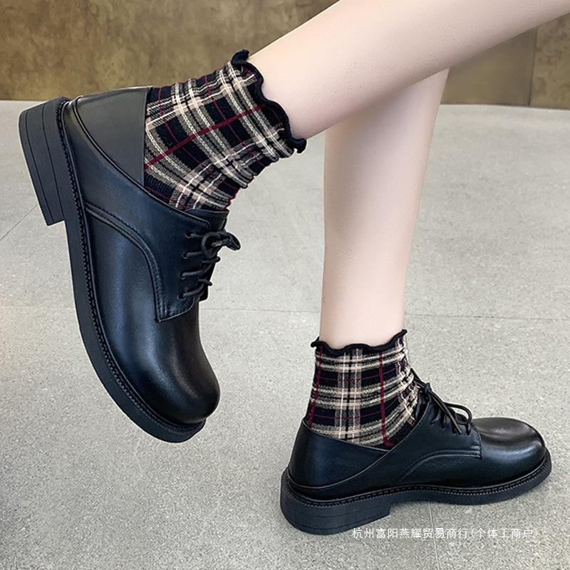 Британские женские туфли на плоской подошве большого размера 41-43 одинарные туфли 2025 года новые осенние туфли из мягкой кожи на мягкой подошве с широким носом маленькие кожаные туфли