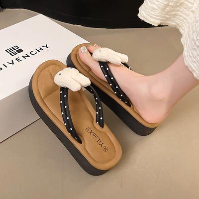 Модные универсальные шлепанцы женские новые на плоской подошве милые мультяшные тапочки на весну и лето 2025 повседневные шлепанцы