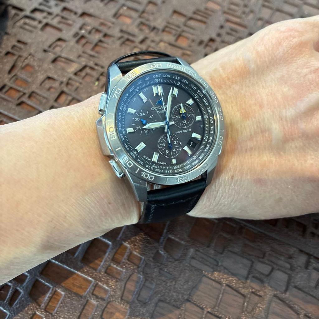 Б/у CASIO OCEANUS Черный циферблат Кожаный ремешок В отличном состоянии