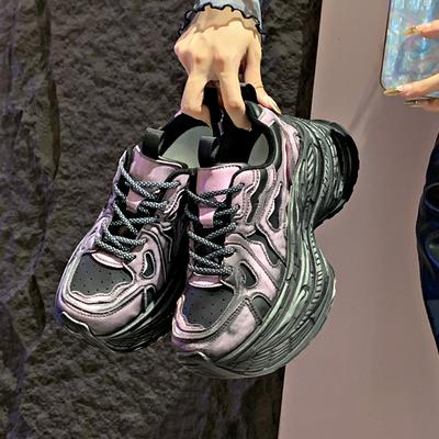 Суперогненные женские туфли с внутренней платформой, популярные новинки 2025 года, 8 см, не утомляют ноги, отечественная осенне-зимняя модная повседневная обувь на платформе