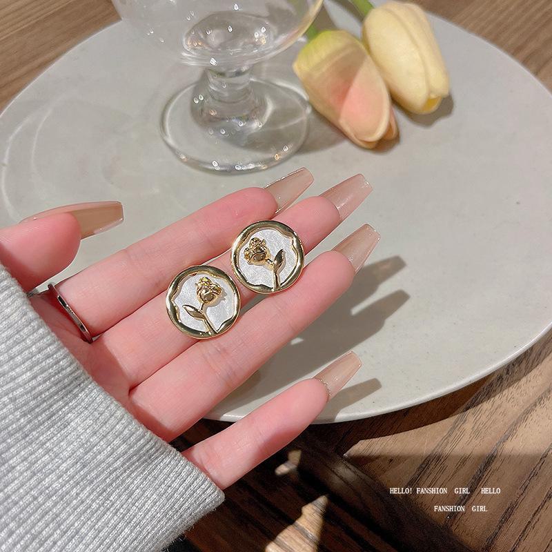 Корейские серьги с цветочным жемчугом из серебра S925 пробы — универсальный и стильный дизайн, вдохновленный лесом