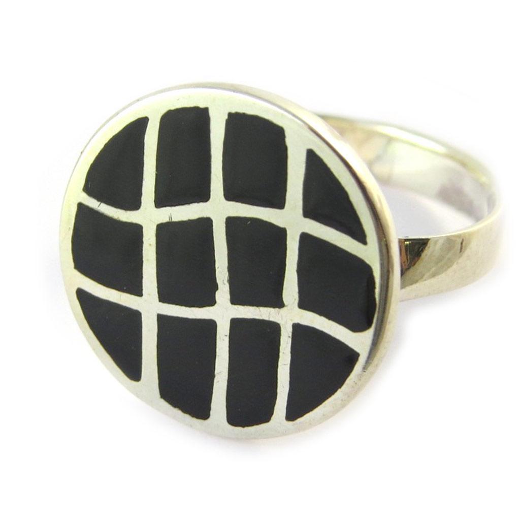 Серебряное кольцо "Поп-арт" с ониксом