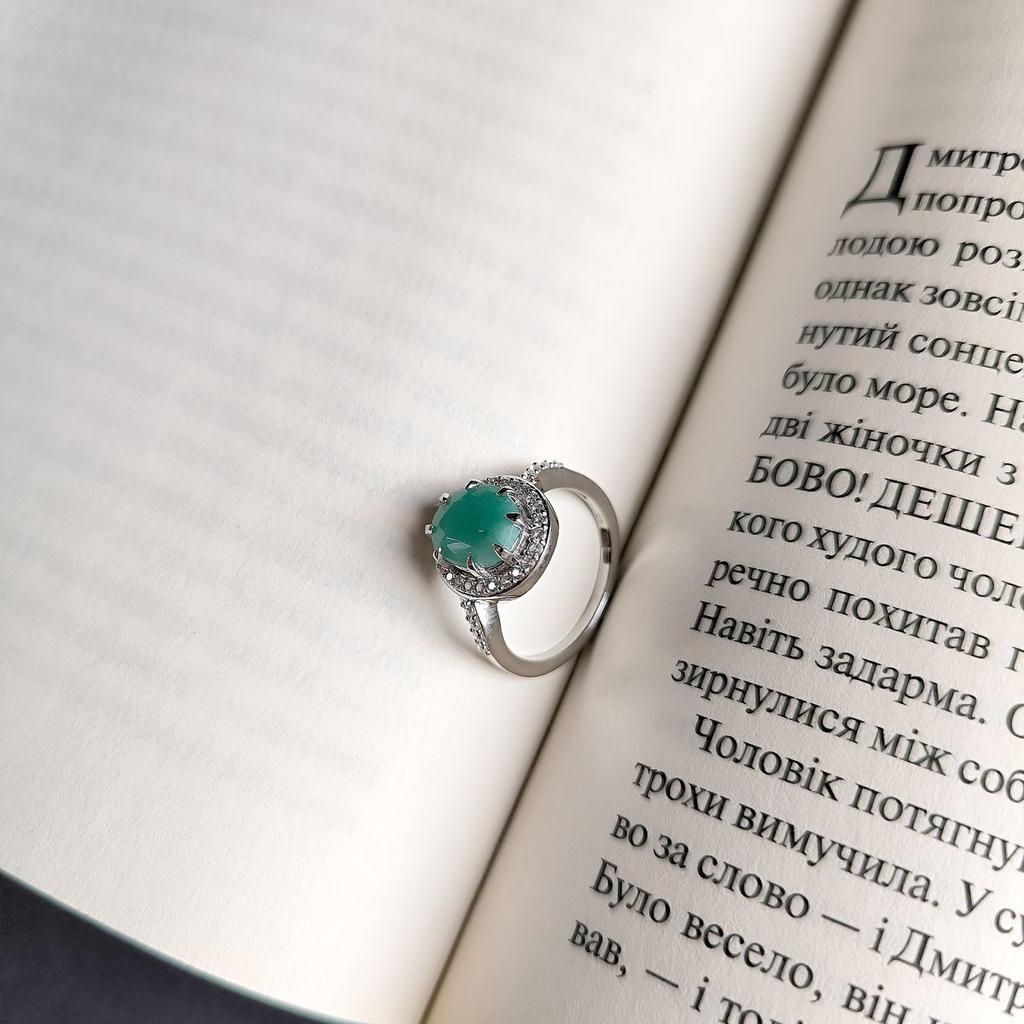 Серебряное кольцо с натуральным изумрудом 3.254ct, фианитами, вес изделия 3,69 гр (2163428)