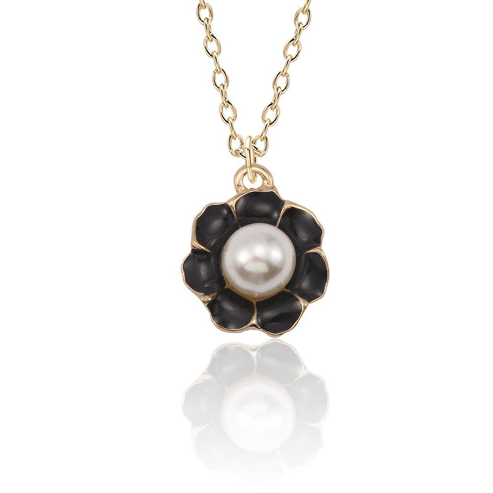 Women Delicate Seven-leaf Cartoon Flower Hanging Pendant Wear Decoration Necklace