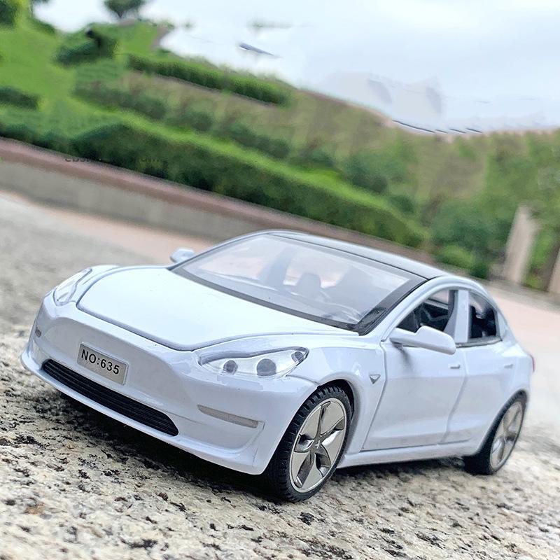 1:32 Tesla Model 3 Alloy Toy Car with Light & Sound Effects, Pull-Back Action.