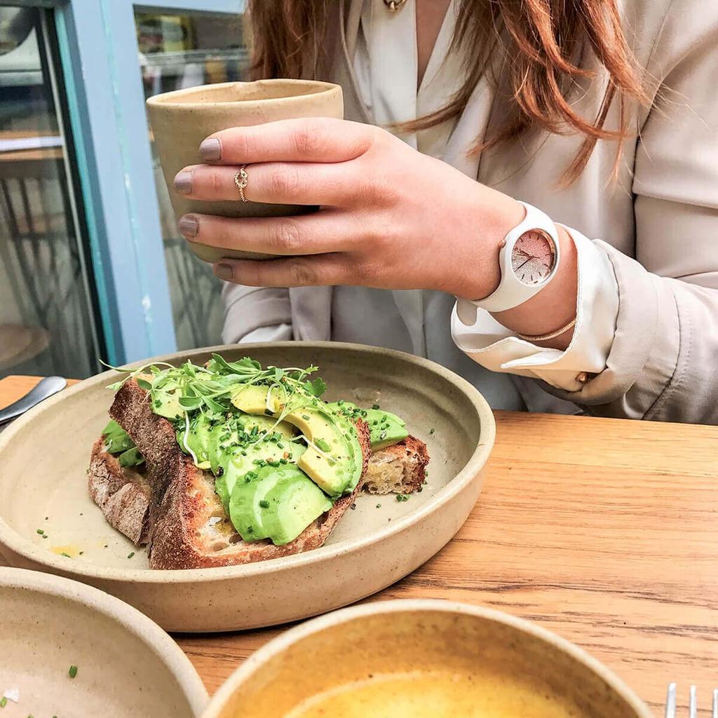 Авторизованный дистрибьютор часы Ice watch 013427 ICE lo ice low белые розовые маленькие [Ice watch] женские