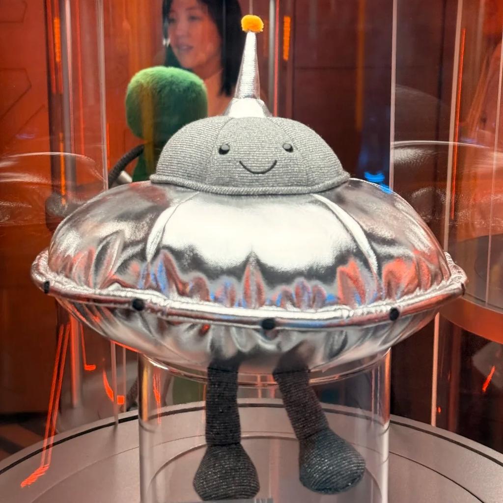 Cute Space Plush Toy Smiling Green Alien Silver UFO Soft Stuffed Extraterrestrial Dolls Adorable Gift for Sci-Fi Fans Home Decor