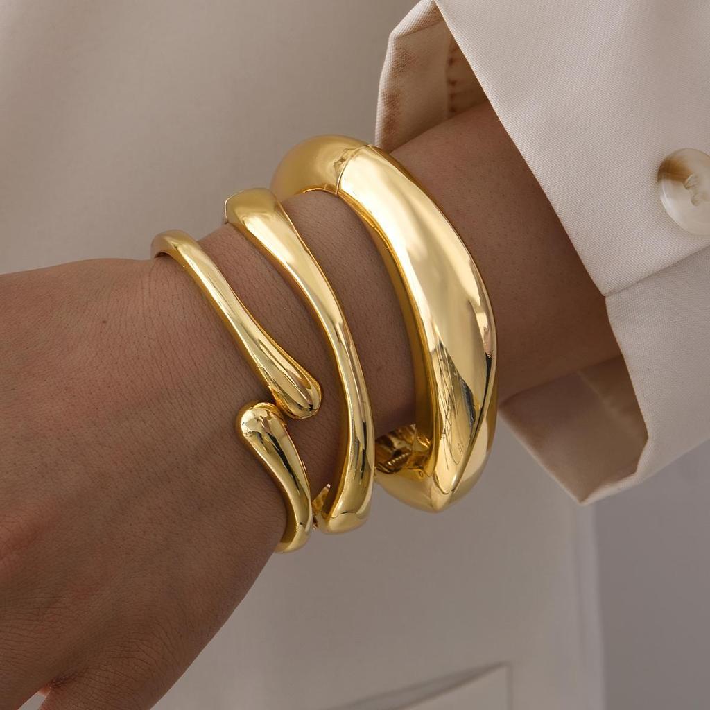 1PCS Gold Color Minimalist Chunky Bracelets For Women Fashion Elegant WaterProof Design Open Cuff Bangles Set Retro Jewelry Gifts