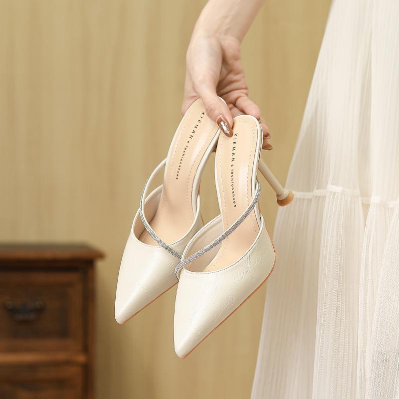 Весна и лето новая мода острый носок набор на ногу высокий каблук мода повседневные женские стразы крутые шлепанцы женские