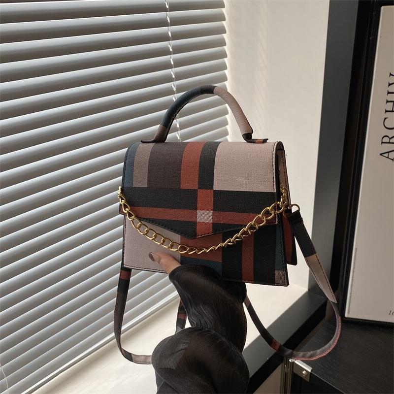 Маленькая квадратная сумка для женщин, осенняя, простая, новая, универсальная, нишевая, дизайнерская, ручная сумка через плечо