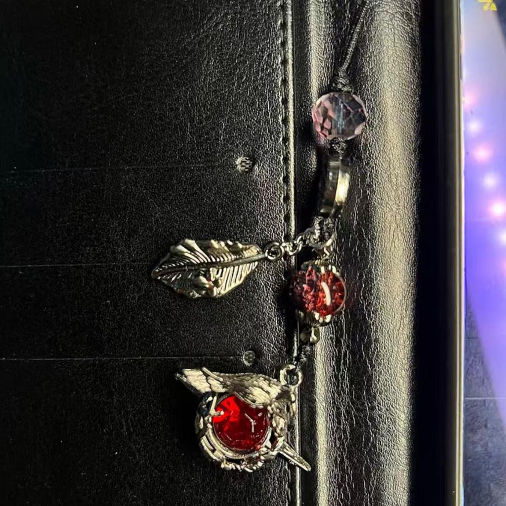 Уникальный брелок для телефона с подвеской в виде ворона, универсальный мобильный аксессуар с подвеской для уникальных и креативных нарядов