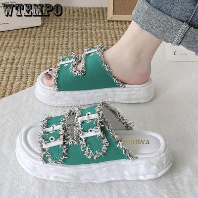 Женские тапочки на толстой противоскользящей подошве и модные летние пляжные сандалии с пряжками