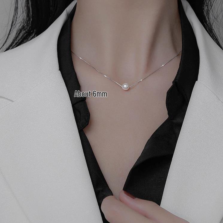 2025 Women's Chic Light Luxury Collarbone Chain: Elegant Ins Style Choker