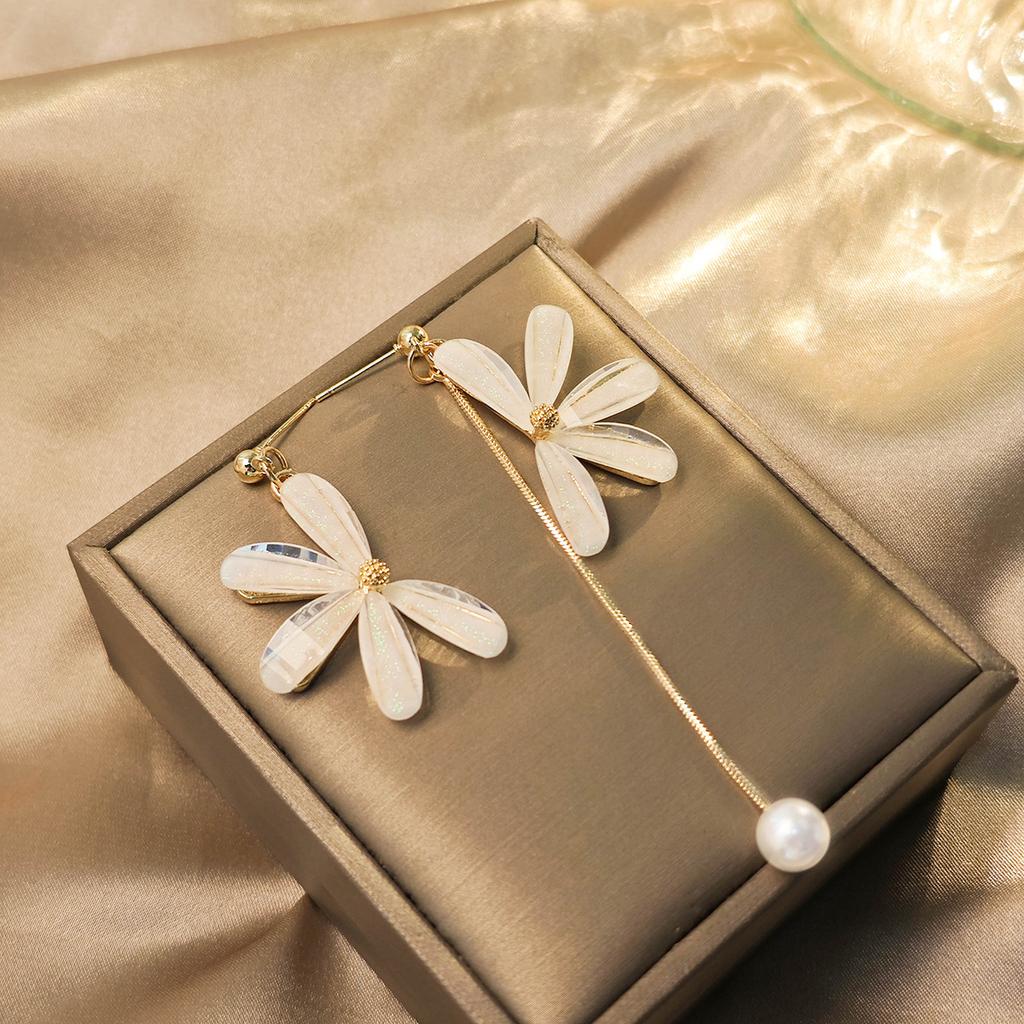 Silver needle super fairy Mori flower earrings, asymmetrical design, long fringed pearl earrings, no ear clips.