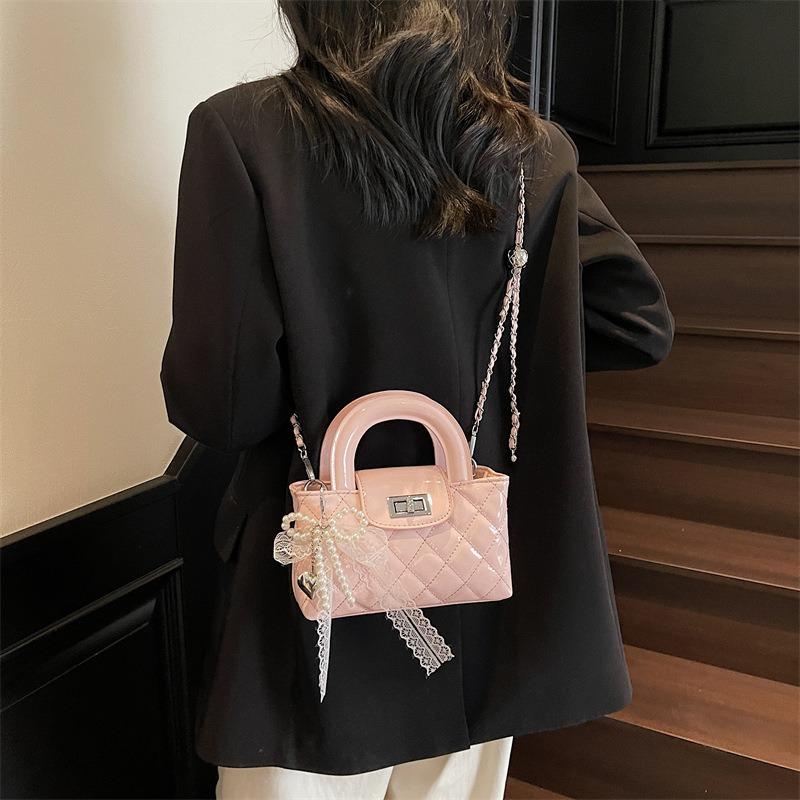 Niche Diamond Chain Bag Women's New Spring and Summer Fashion Portable Commuter Shoulder Crossbody Small Square Bag